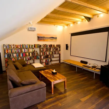 Cinema Apartment *