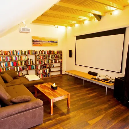 Cinema Appartement Eltzerhoefe